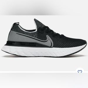 Nike Flyknit Infinity React Sneakers